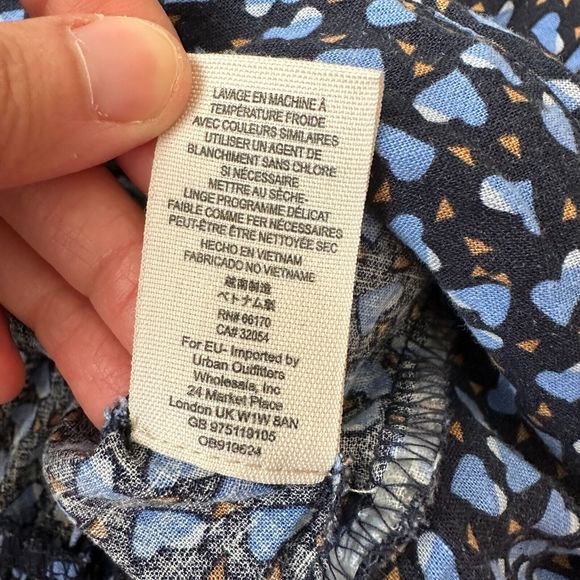 FREE PEOPLE Havana Honey V-Neck Woven Crop Top in Heart Print Blue - Picture 9 of 11